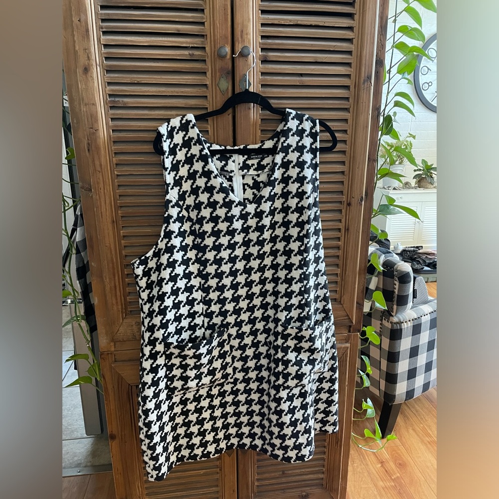 SHEIN 4X black and white houndstooth sleeveless dress